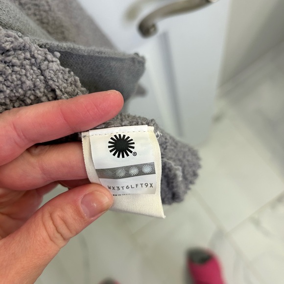 UGG Phoebe Wrap Cardigan Gray Size S Retail $118 Winter Warm Snow Cozy Soft - Picture 2 of 7